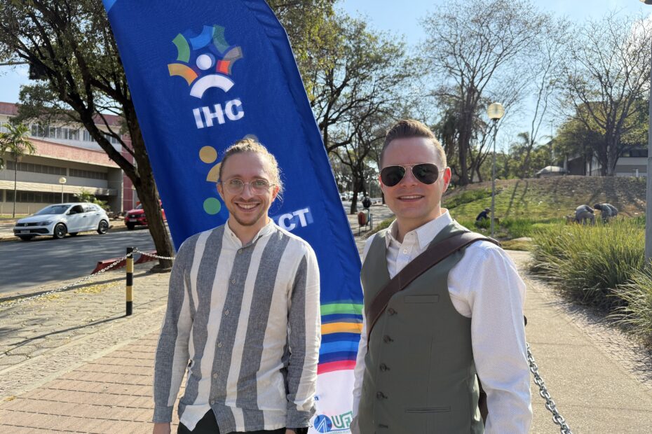 Meinhardt und David auf der INTERACT Konferenz. Foto am Eingang.